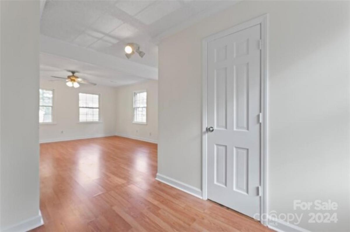 Picture of Home For Sale in Gastonia, North Carolina, United States