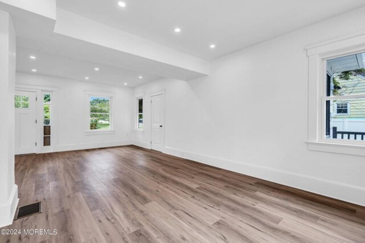 Picture of Home For Sale in Toms River, New Jersey, United States