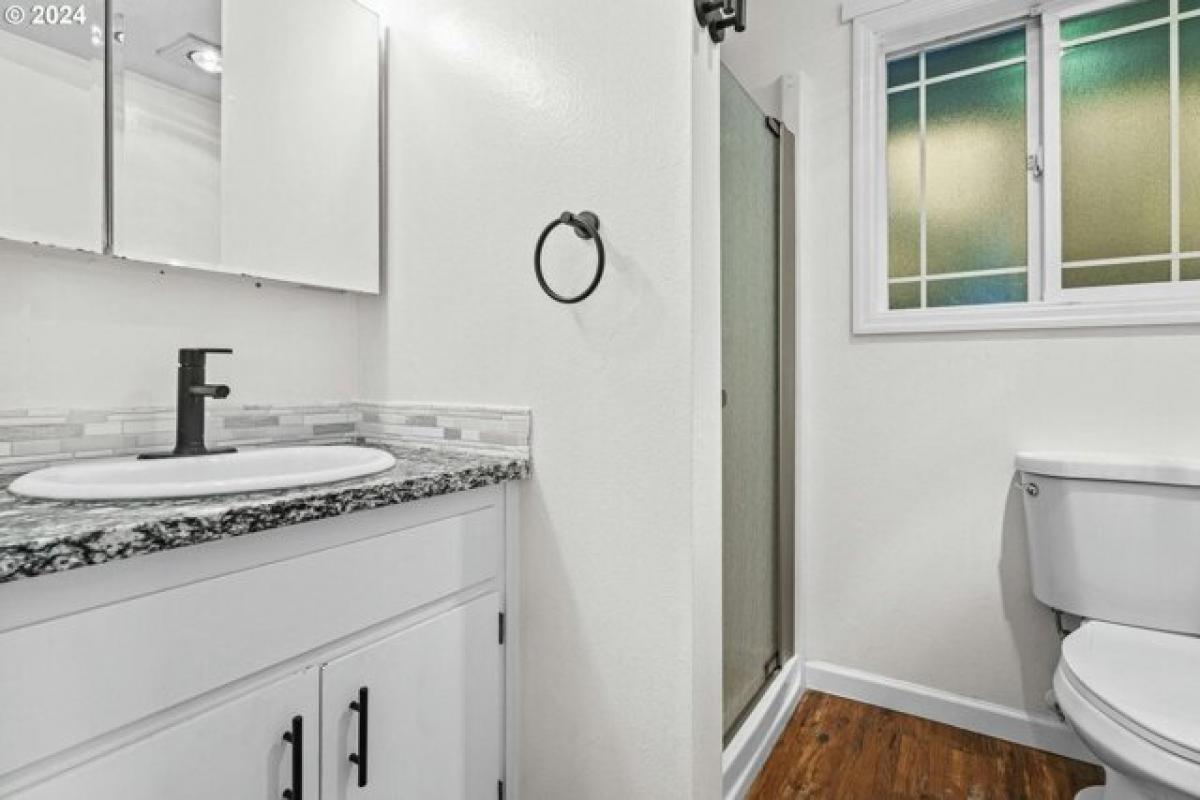 Picture of Home For Sale in Eugene, Oregon, United States