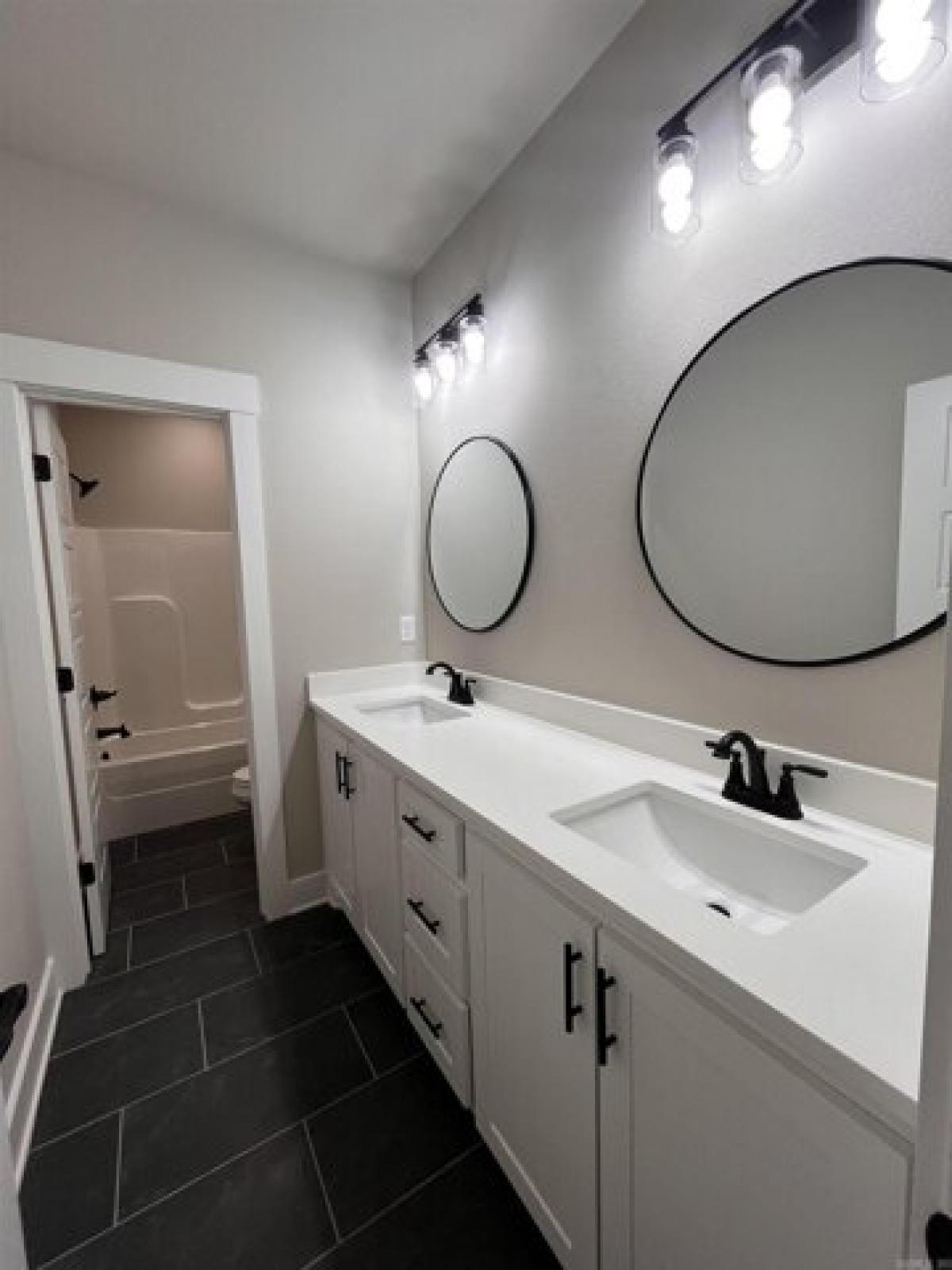 Picture of Home For Sale in Benton, Arkansas, United States