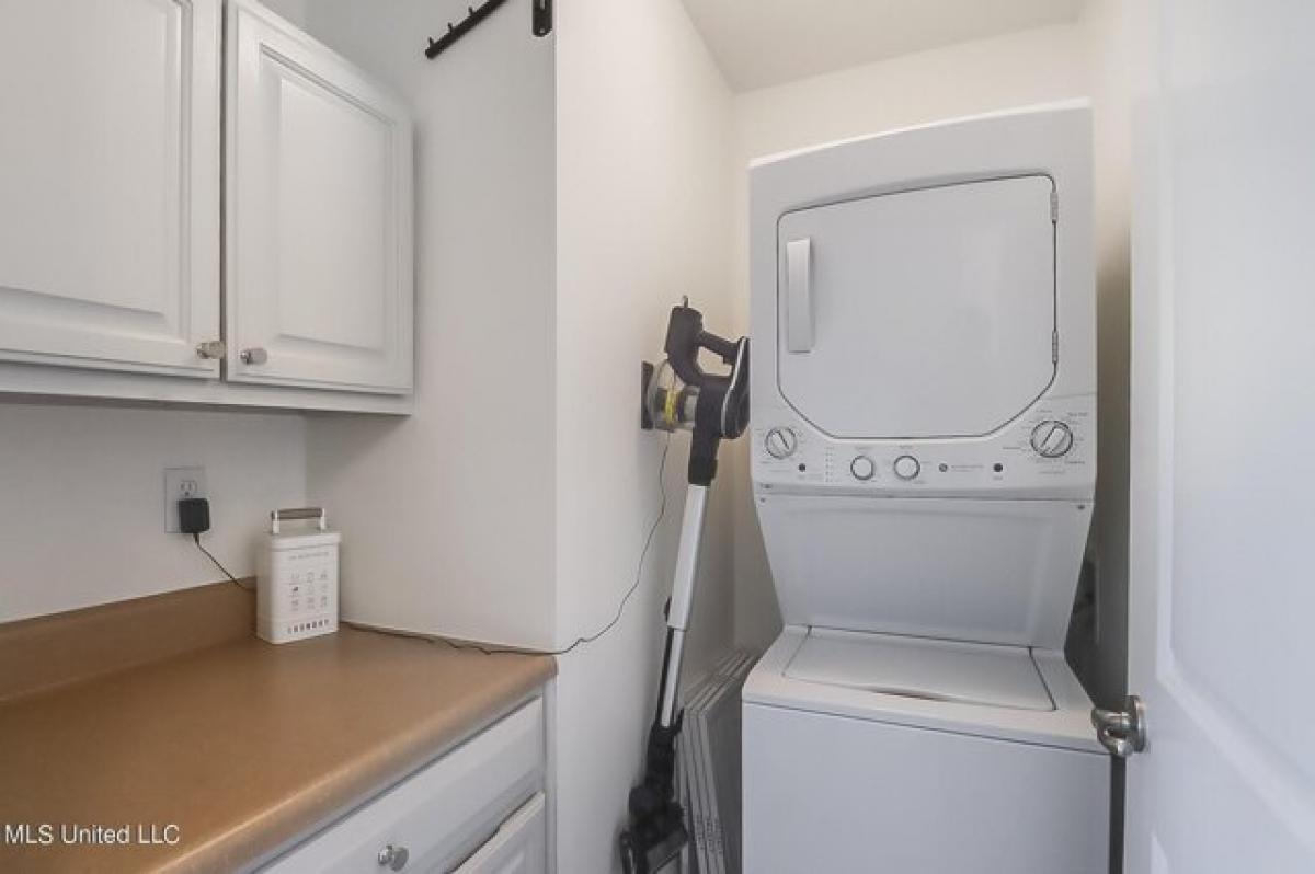 Picture of Home For Sale in Pass Christian, Mississippi, United States