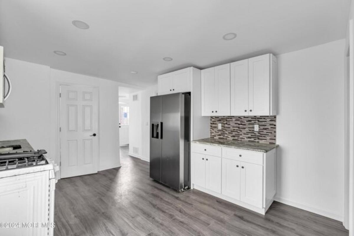 Picture of Home For Sale in Keansburg, New Jersey, United States