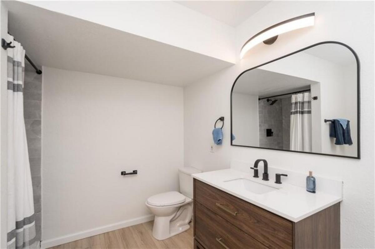 Picture of Home For Sale in Des Moines, Iowa, United States