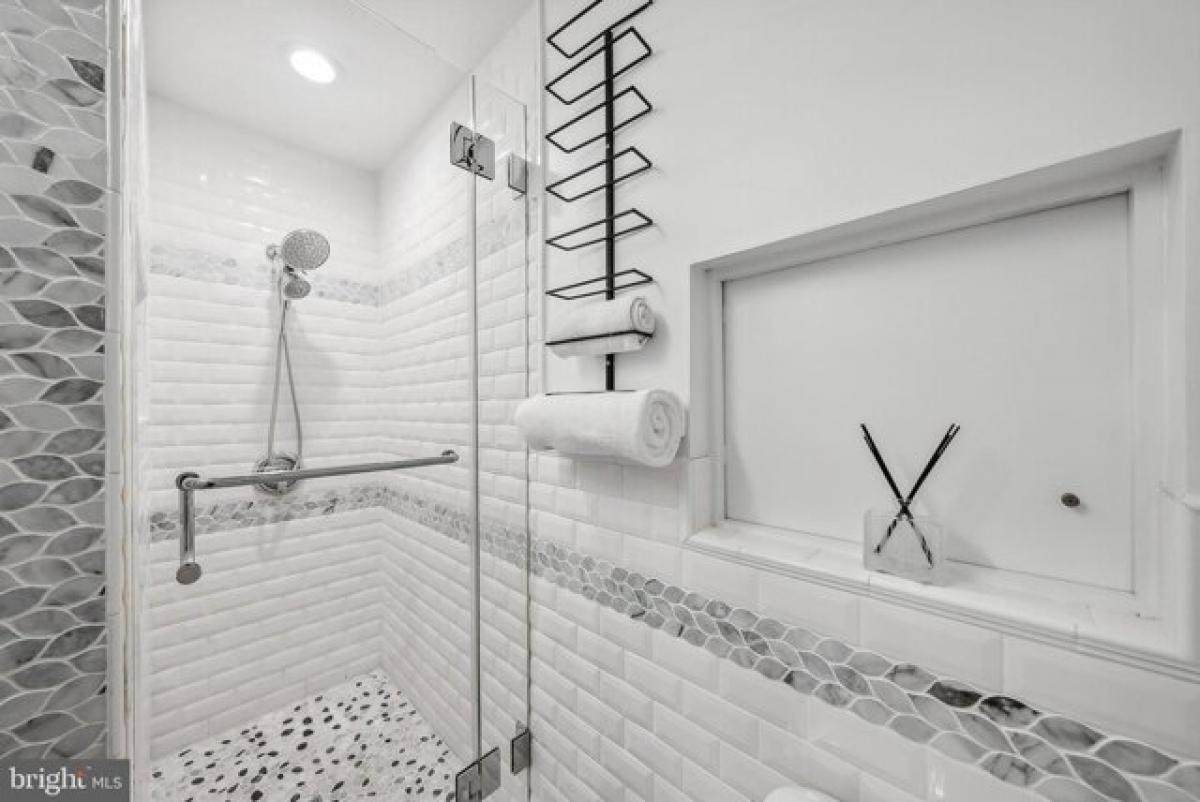 Picture of Home For Sale in Alexandria, Virginia, United States