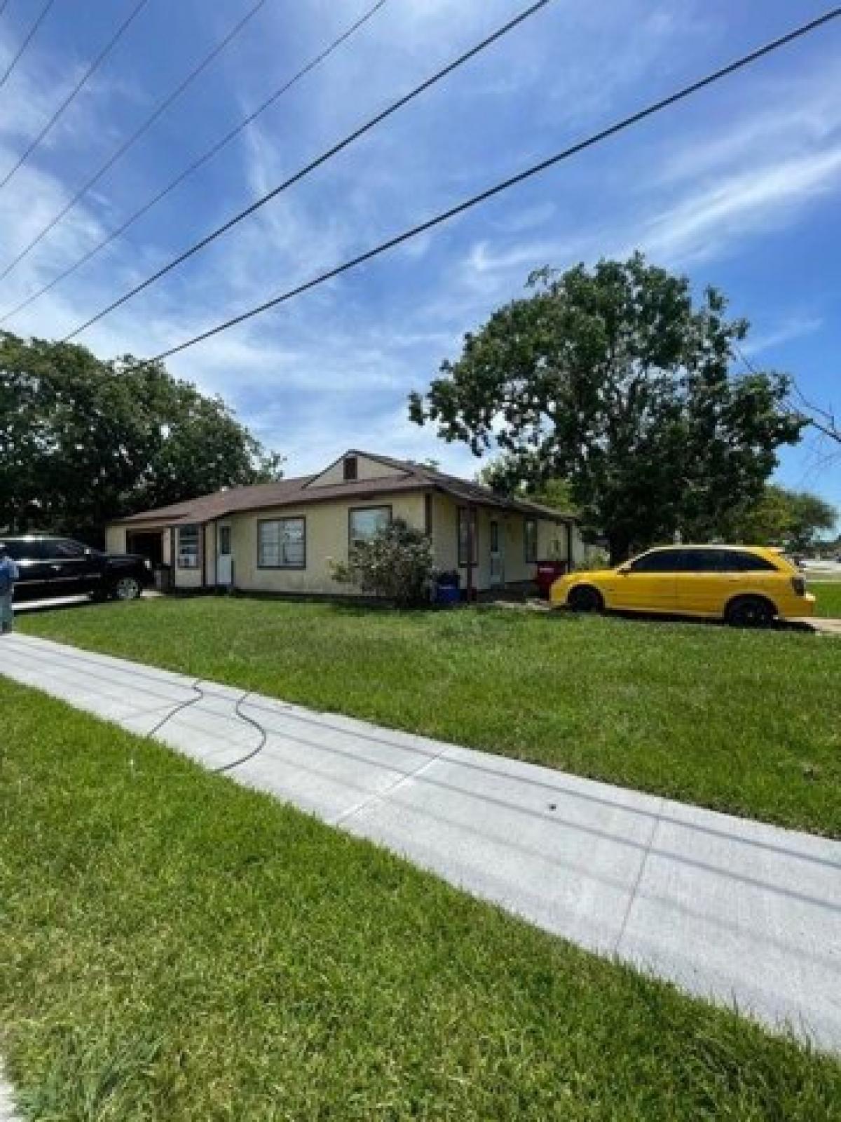 Picture of Home For Sale in Freeport, Texas, United States