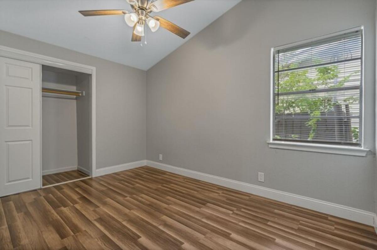 Picture of Home For Sale in Carrollton, Texas, United States