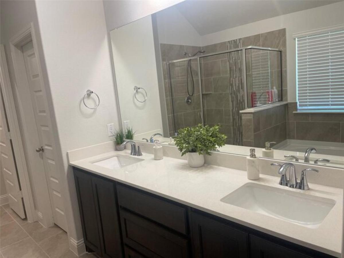 Picture of Home For Sale in Aubrey, Texas, United States