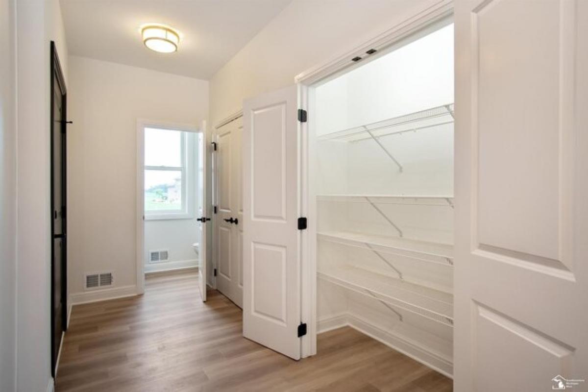 Picture of Home For Sale in Monroe, Michigan, United States