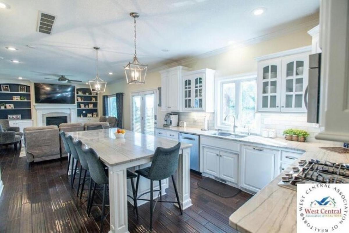 Picture of Home For Sale in Warrensburg, Missouri, United States