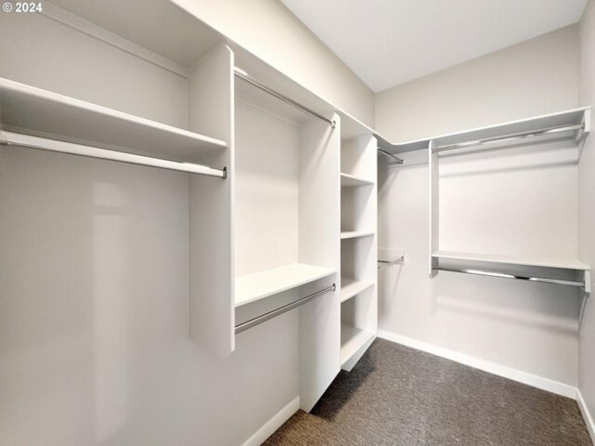 Picture of Home For Sale in Brookings, Oregon, United States