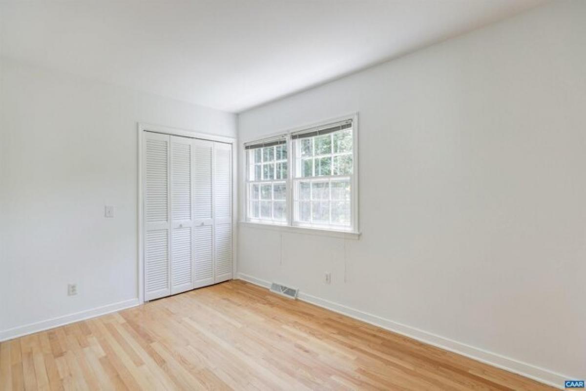 Picture of Home For Sale in Charlottesville, Virginia, United States