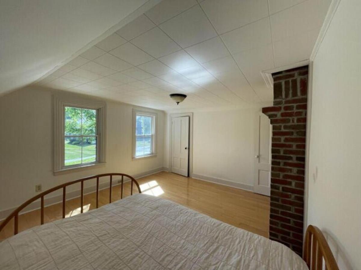 Picture of Home For Sale in Bangor, Maine, United States