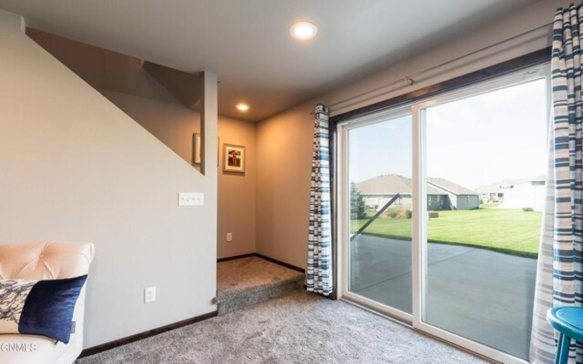 Picture of Home For Sale in Bismarck, North Dakota, United States