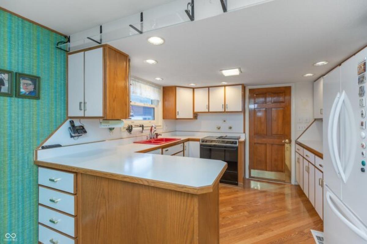 Picture of Home For Sale in New Palestine, Indiana, United States