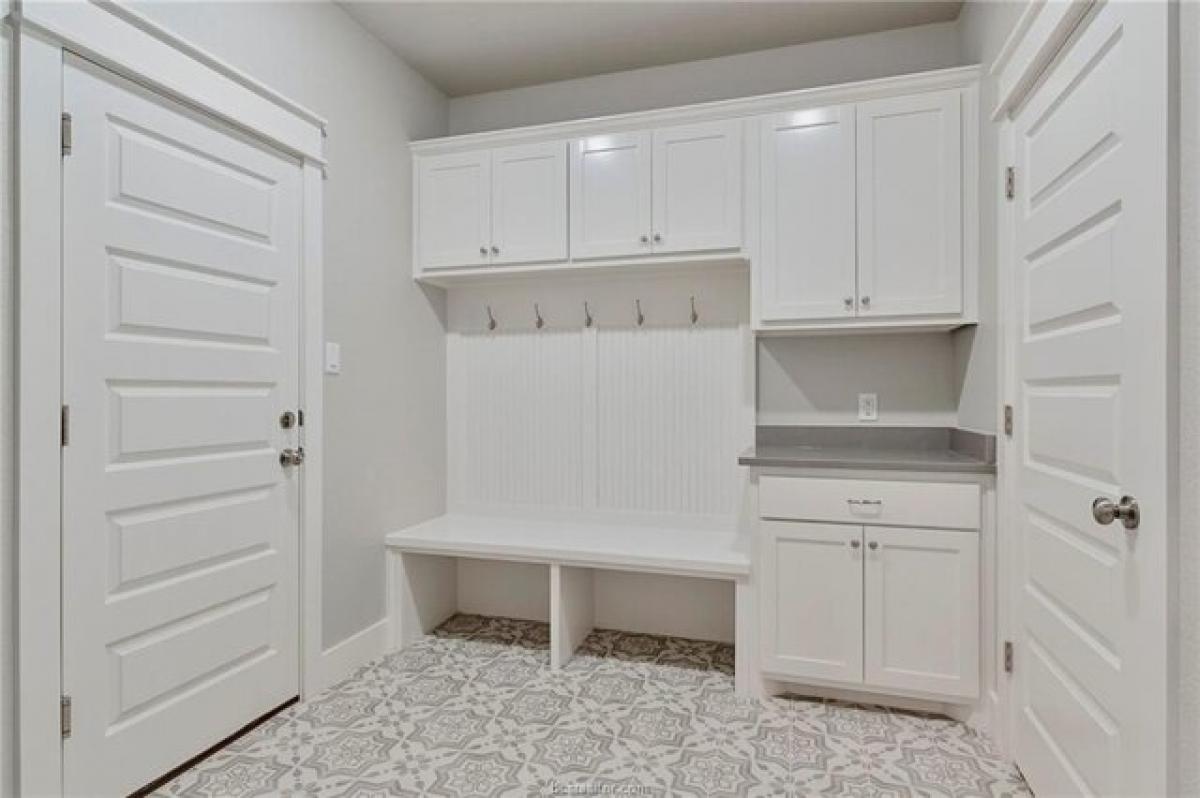 Picture of Home For Sale in Bryan, Texas, United States