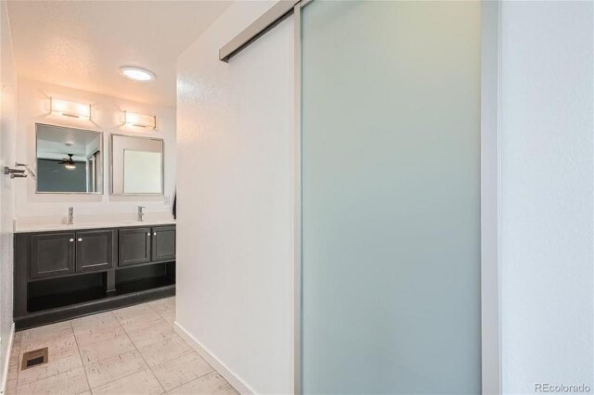 Picture of Home For Sale in Commerce City, Colorado, United States