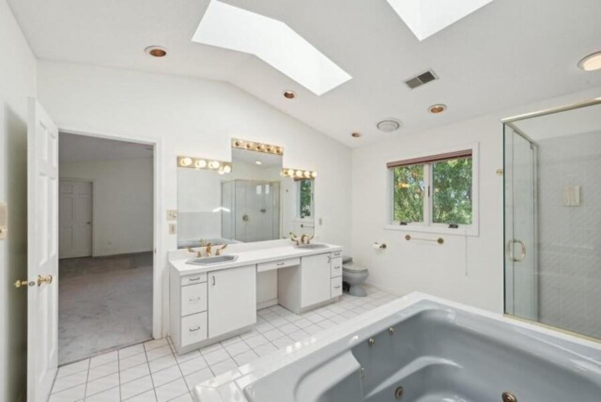 Picture of Home For Sale in Valparaiso, Indiana, United States