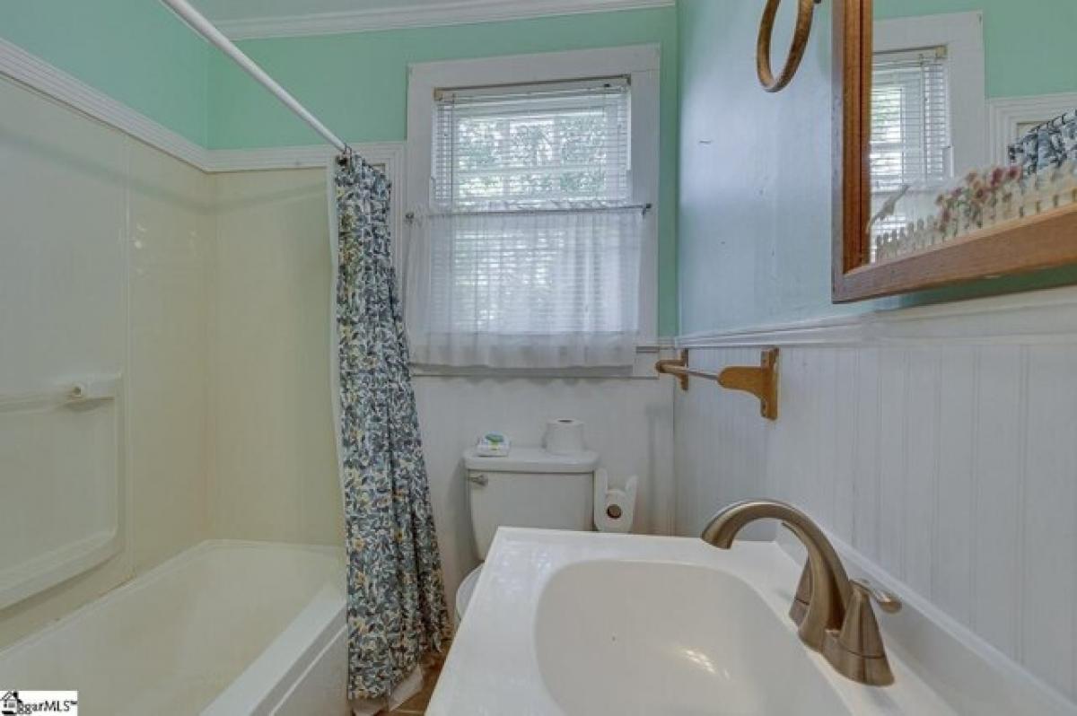 Picture of Home For Sale in Easley, South Carolina, United States