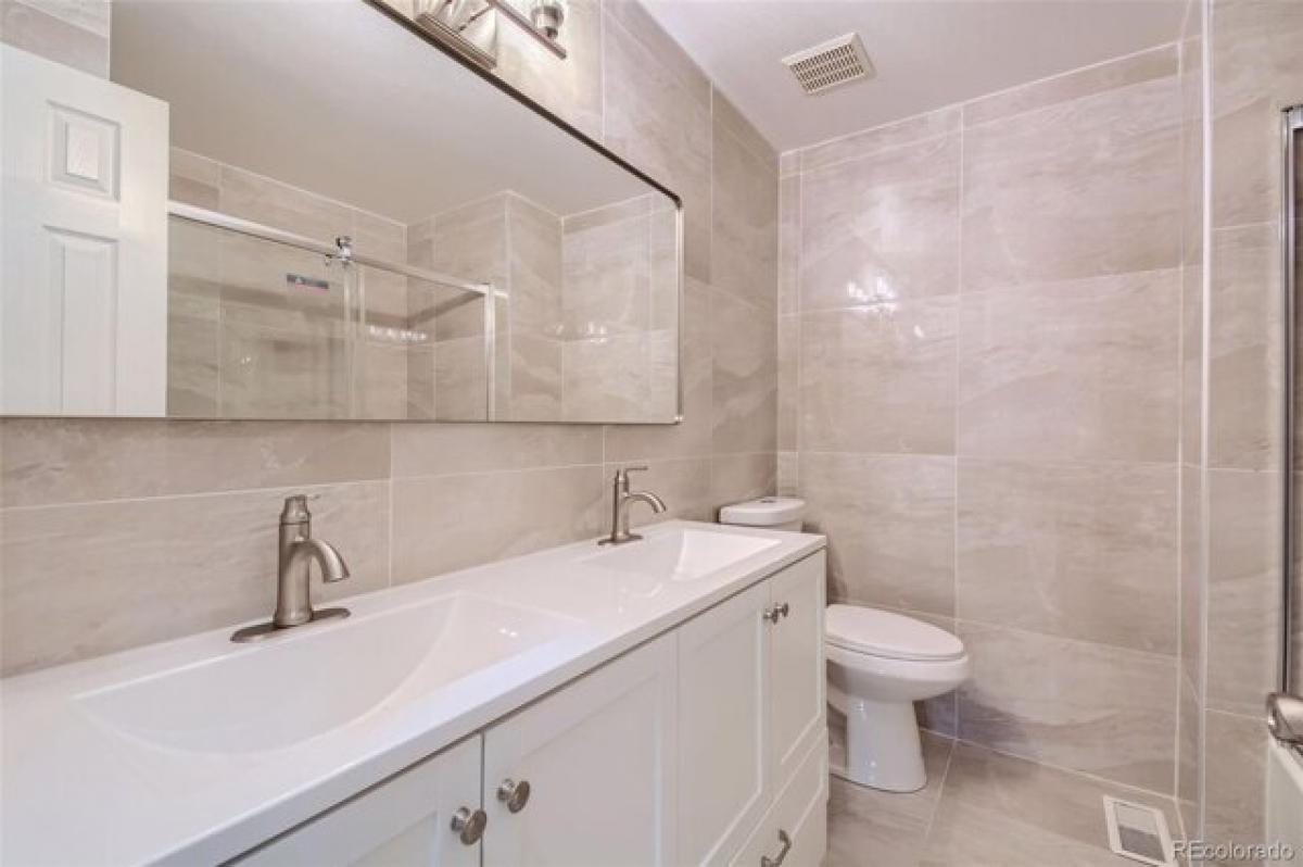 Picture of Home For Sale in Englewood, Colorado, United States