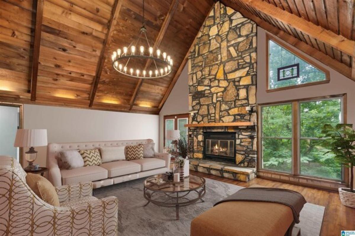 Picture of Home For Sale in Vestavia Hills, Alabama, United States