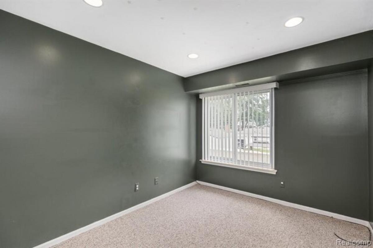 Picture of Home For Sale in Saint Clair Shores, Michigan, United States