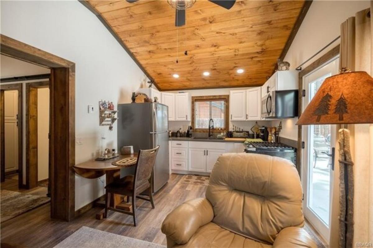 Picture of Home For Sale in Big Bear City, California, United States