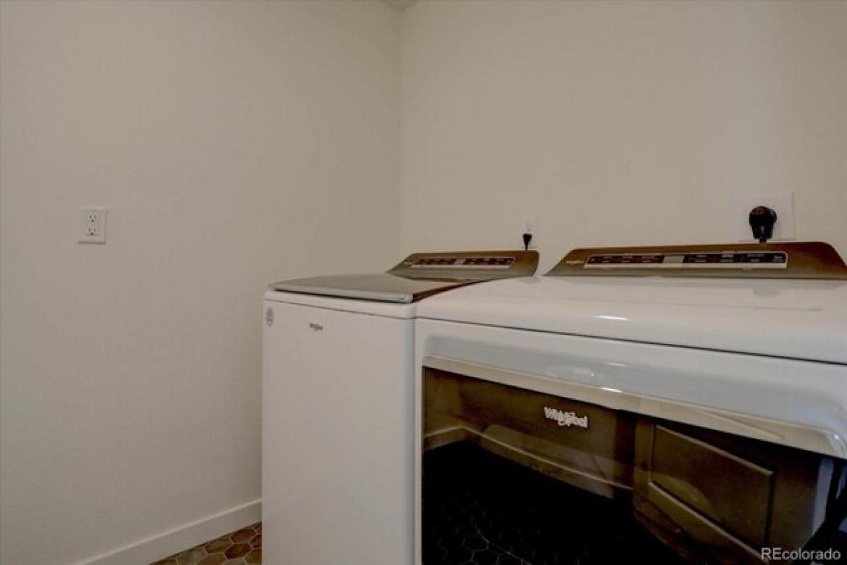 Picture of Home For Sale in Commerce City, Colorado, United States