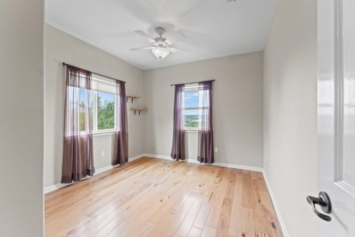 Picture of Home For Sale in Kerrville, Texas, United States