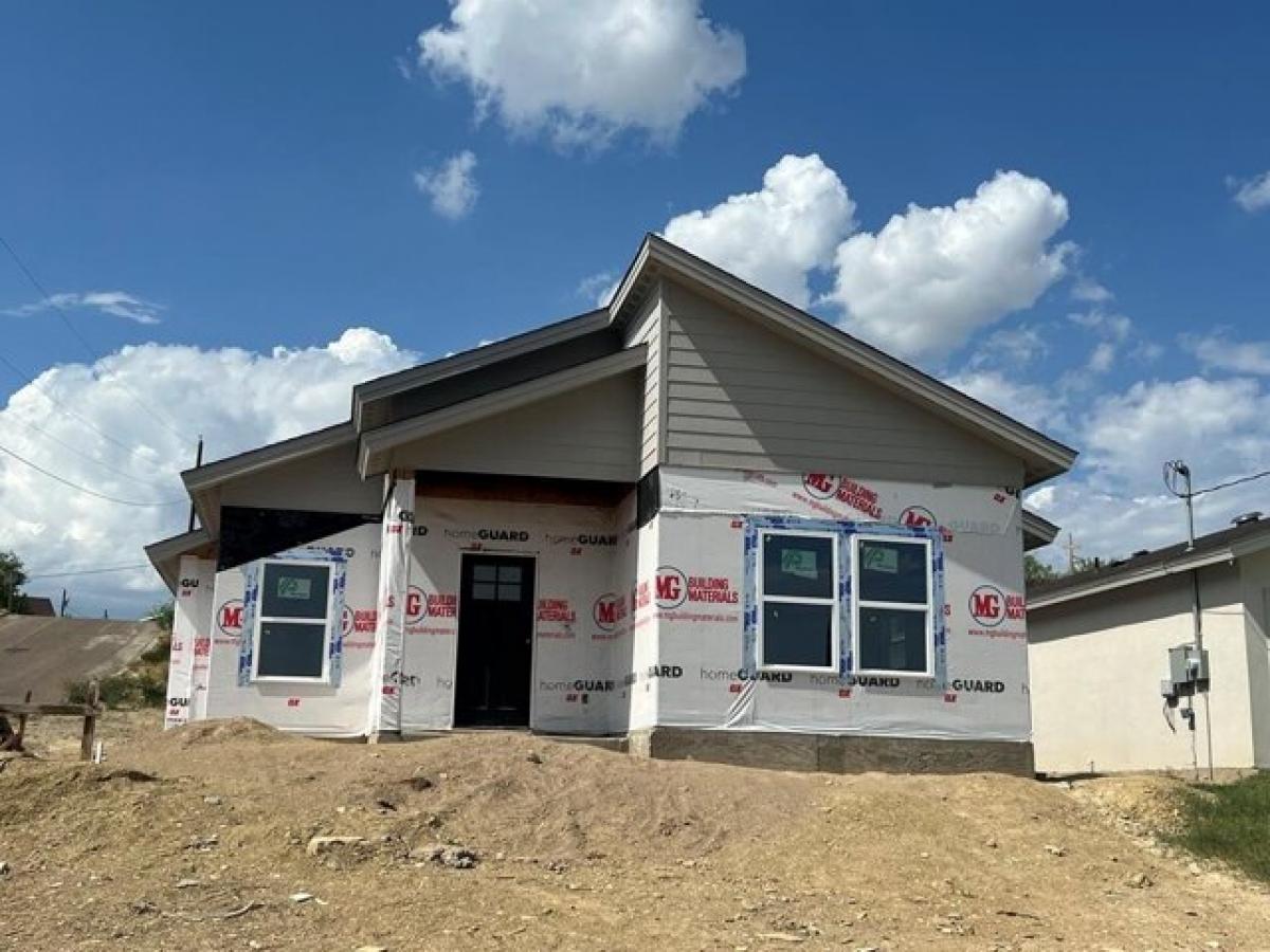 Picture of Home For Sale in Eagle Pass, Texas, United States