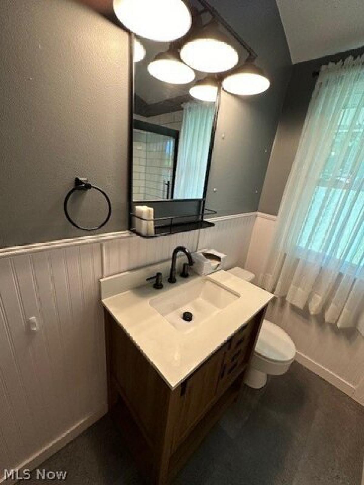 Picture of Home For Sale in Elyria, Ohio, United States