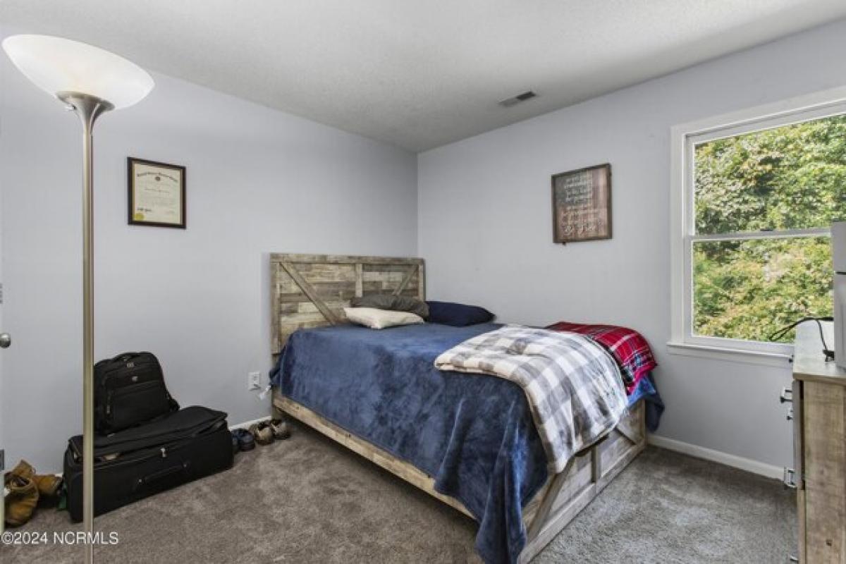 Picture of Home For Sale in Jacksonville, North Carolina, United States