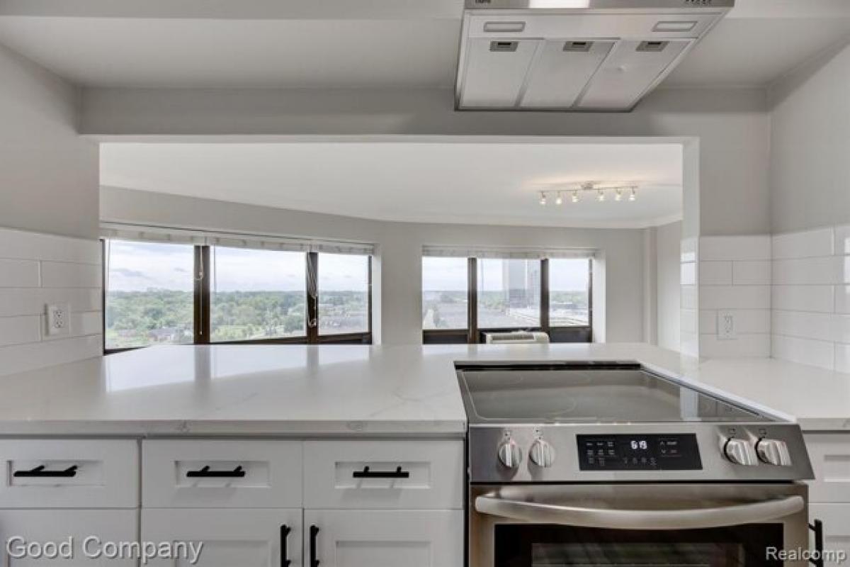 Picture of Home For Sale in Southfield, Michigan, United States