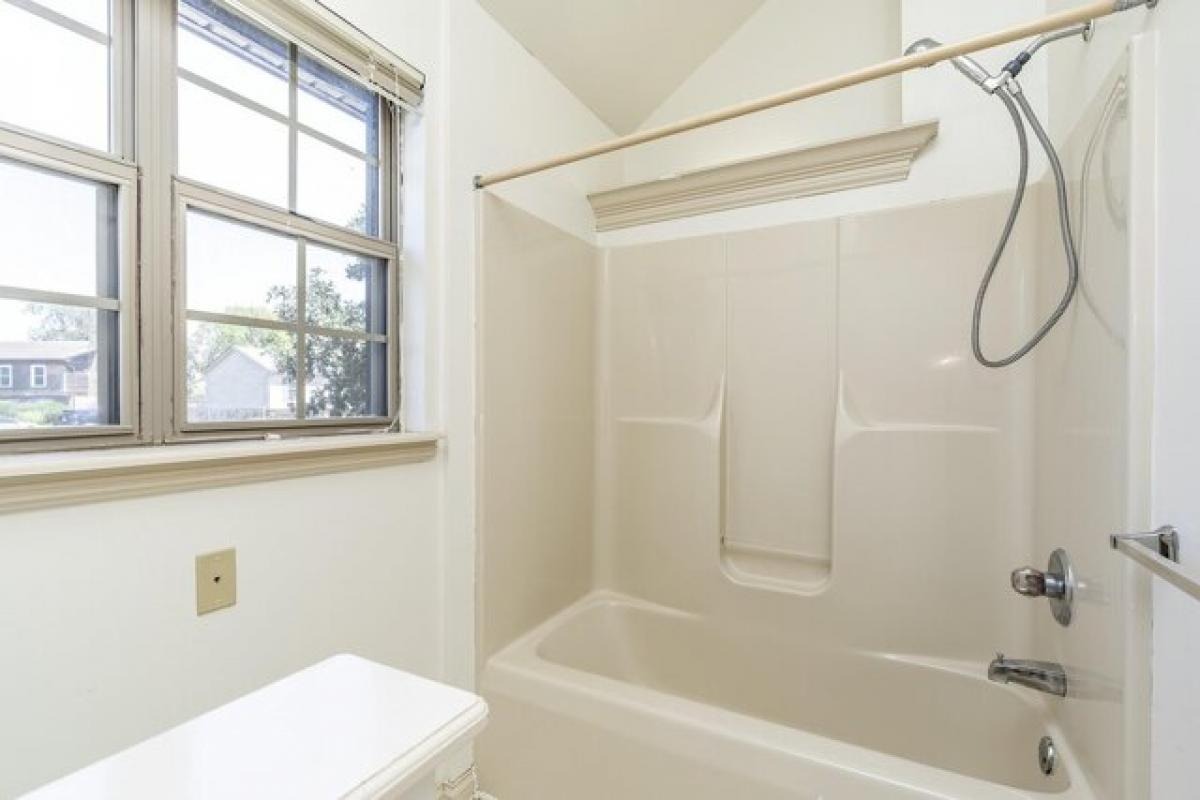 Picture of Home For Sale in Lexington, Kentucky, United States