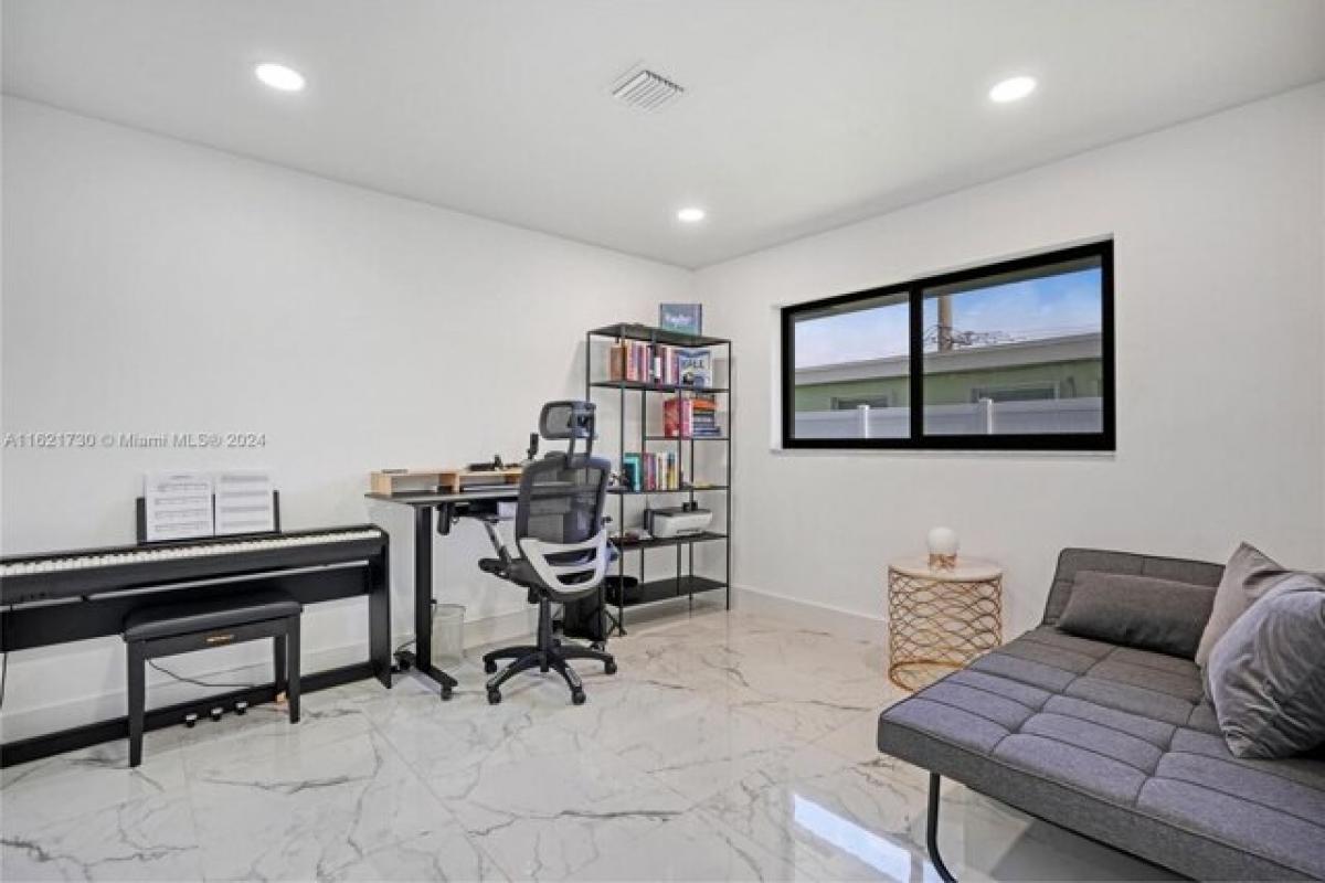 Picture of Home For Sale in Dania Beach, Florida, United States