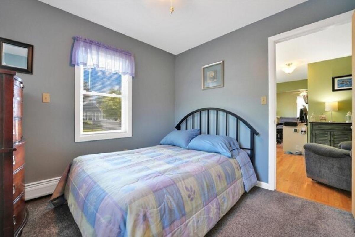 Picture of Home For Sale in New Bedford, Massachusetts, United States