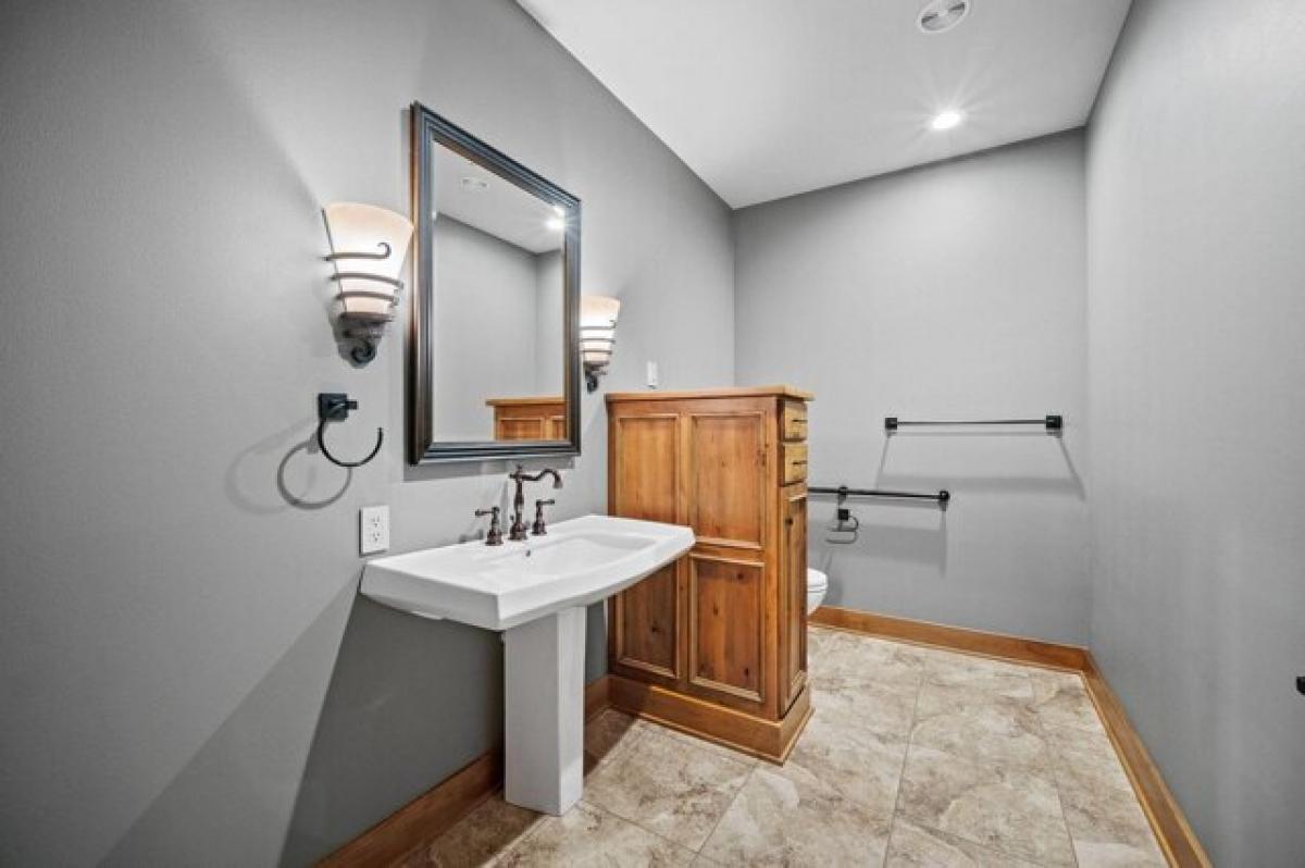 Picture of Home For Sale in Ames, Iowa, United States