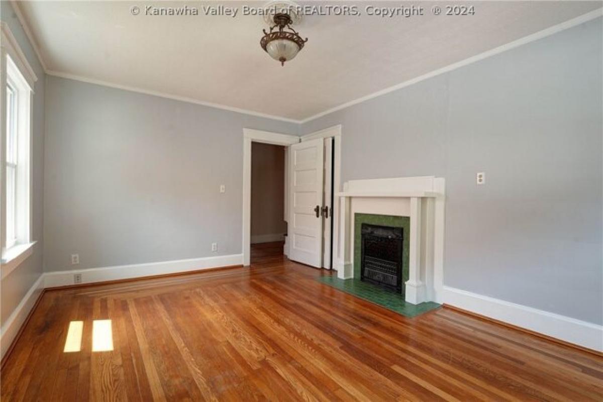 Picture of Home For Sale in Charleston, West Virginia, United States