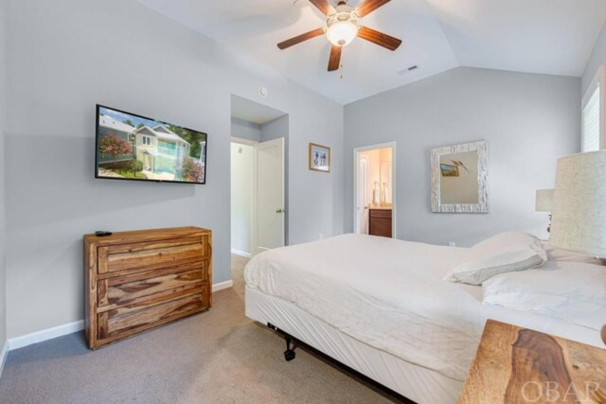 Picture of Home For Sale in Kill Devil Hills, North Carolina, United States