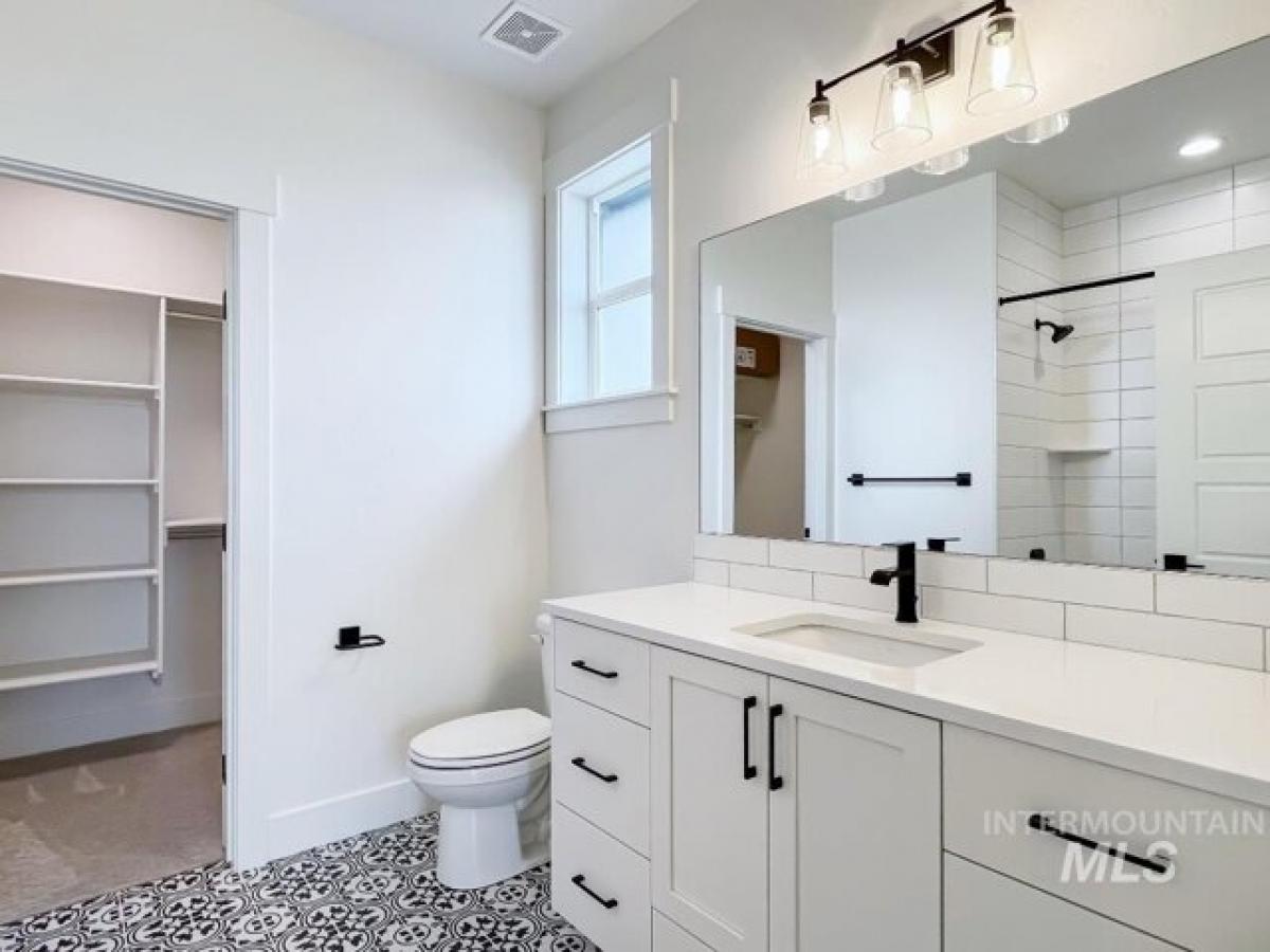 Picture of Home For Sale in Nampa, Idaho, United States