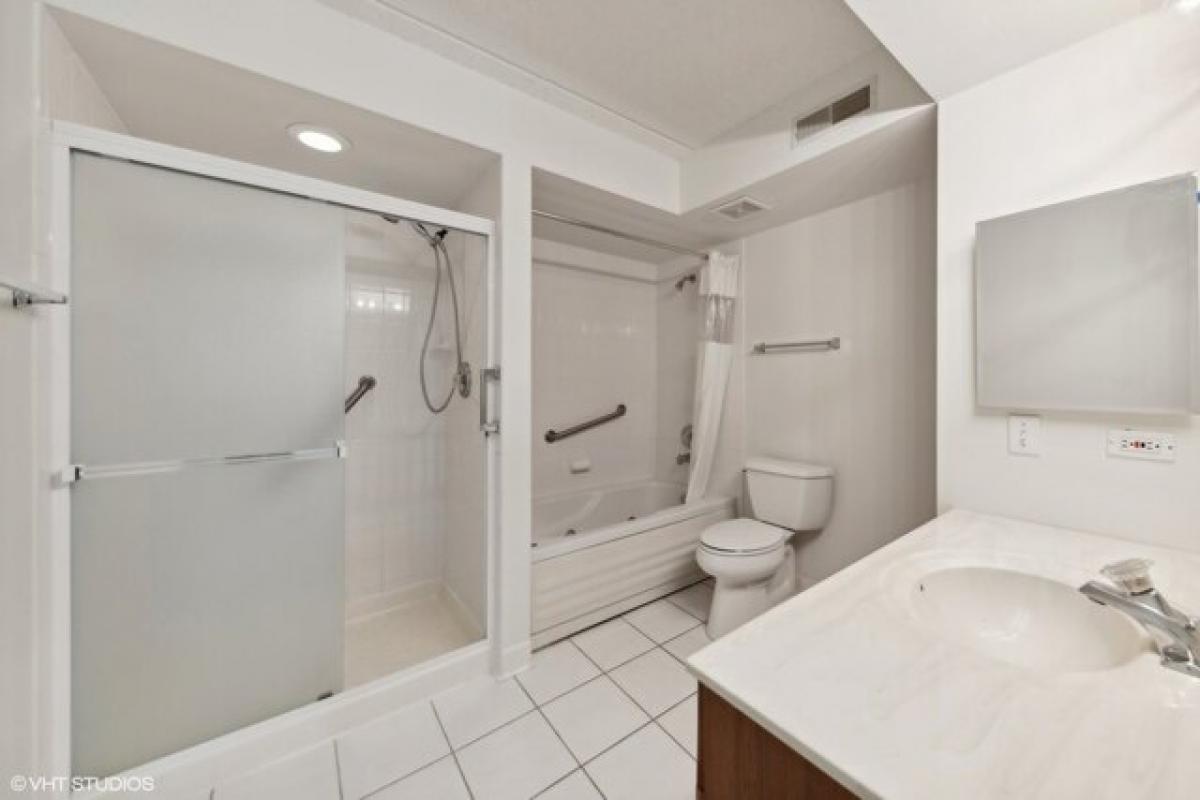 Picture of Home For Sale in Mount Prospect, Illinois, United States