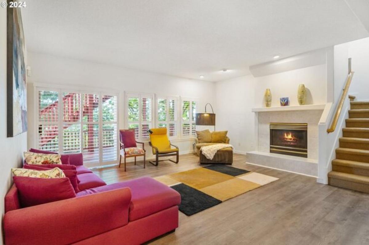 Picture of Home For Sale in West Linn, Oregon, United States