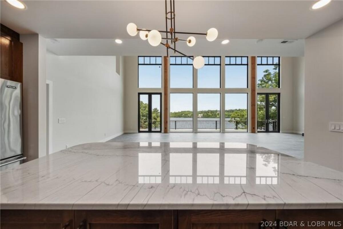 Picture of Home For Sale in Sunrise Beach, Missouri, United States