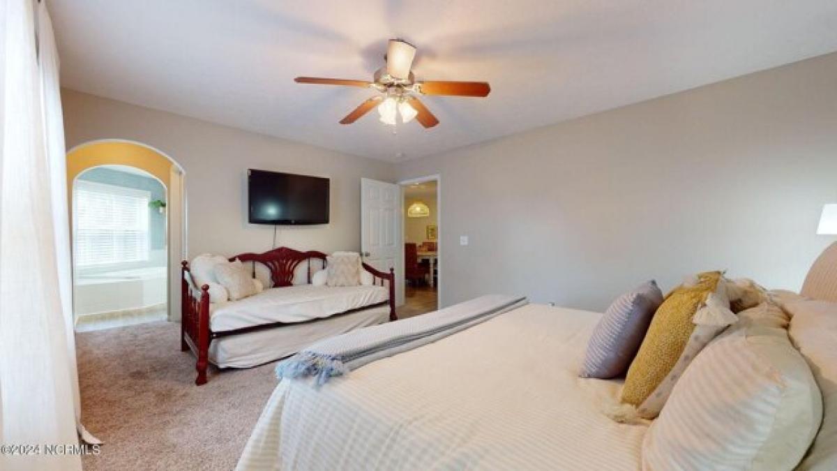 Picture of Home For Sale in Carolina Beach, North Carolina, United States