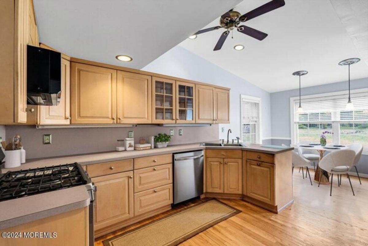 Picture of Home For Sale in Howell, New Jersey, United States