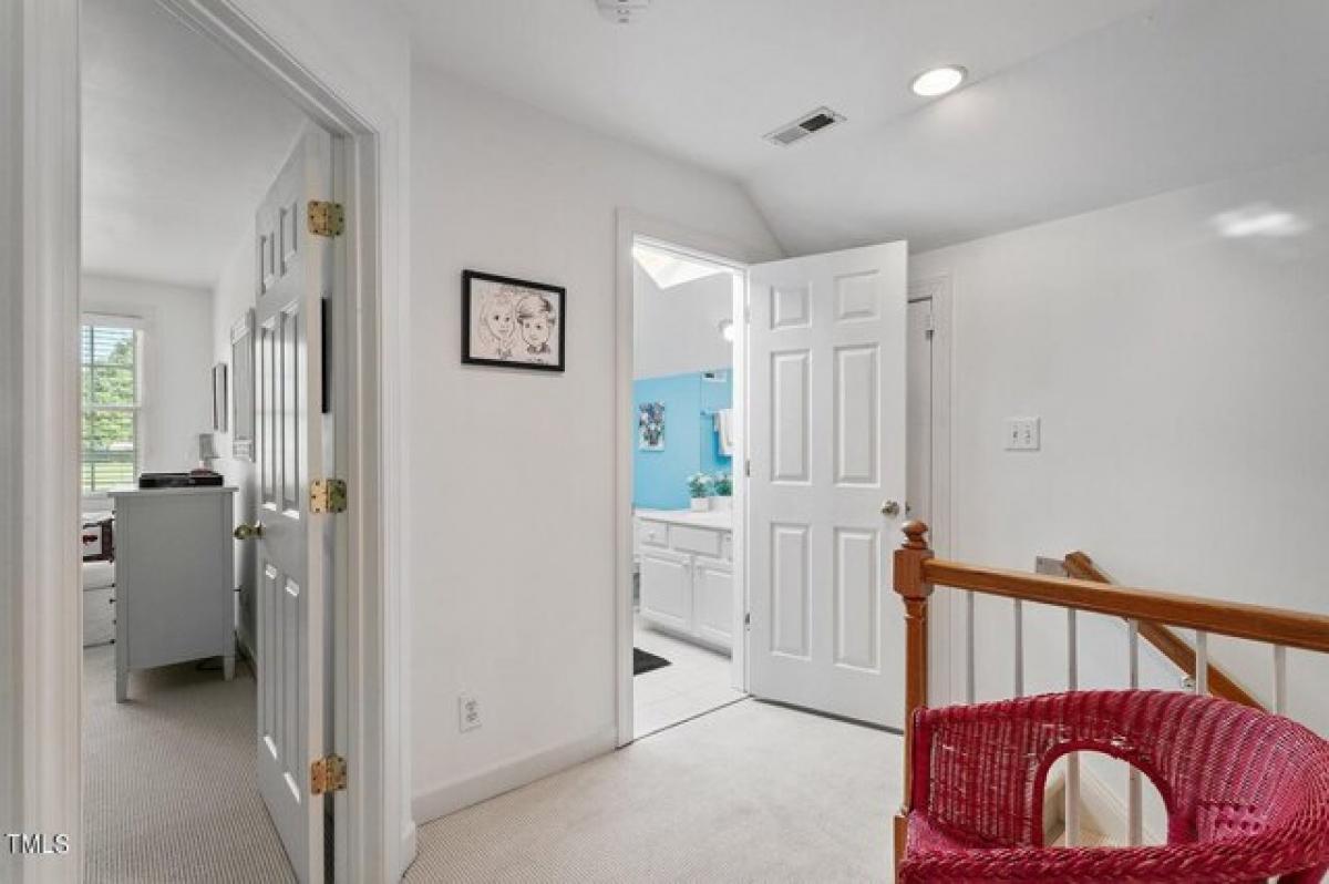 Picture of Home For Sale in Chapel Hill, North Carolina, United States