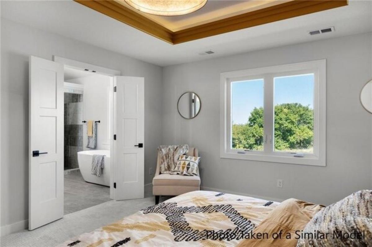 Picture of Home For Sale in Overland Park, Kansas, United States