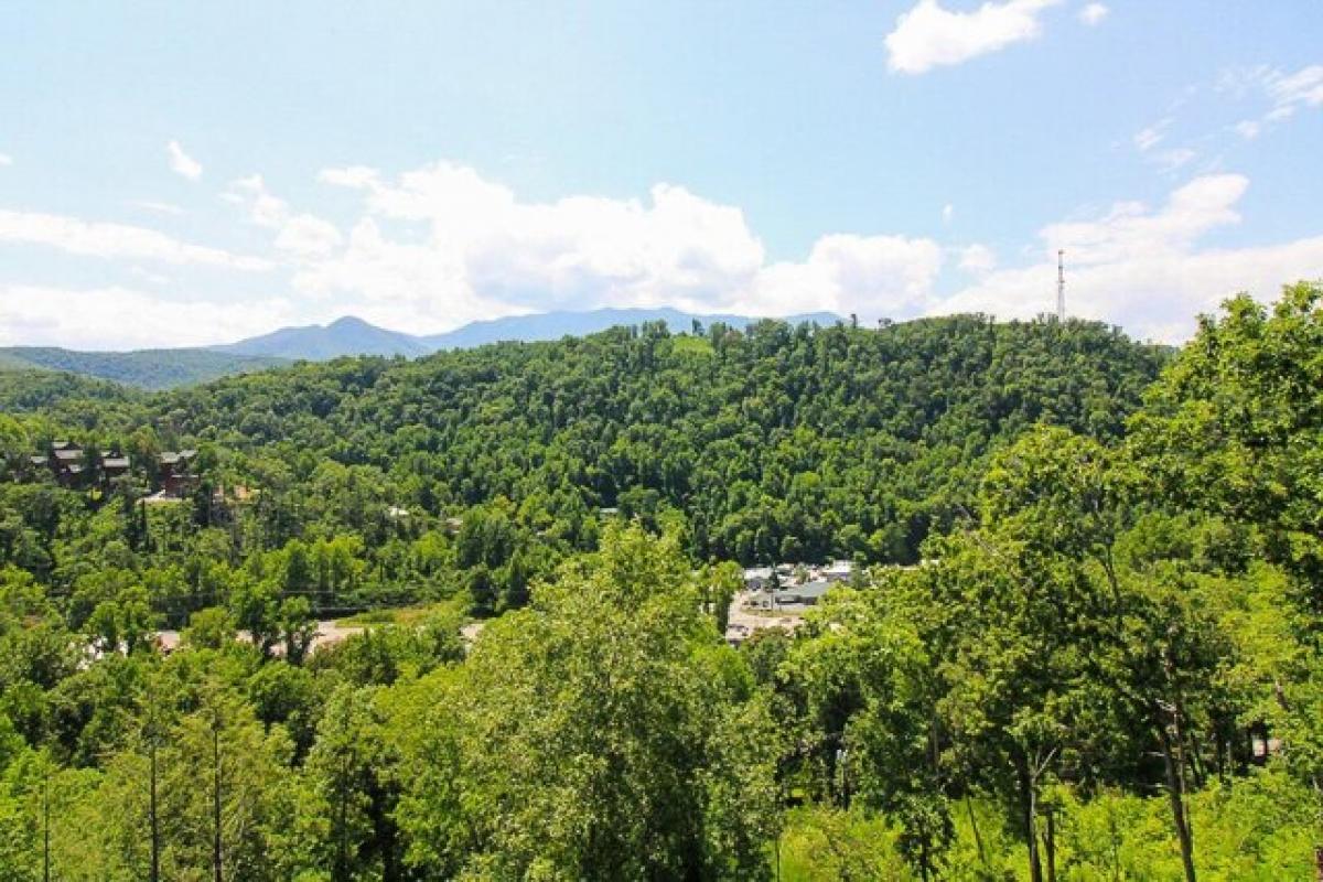Picture of Home For Sale in Gatlinburg, Tennessee, United States