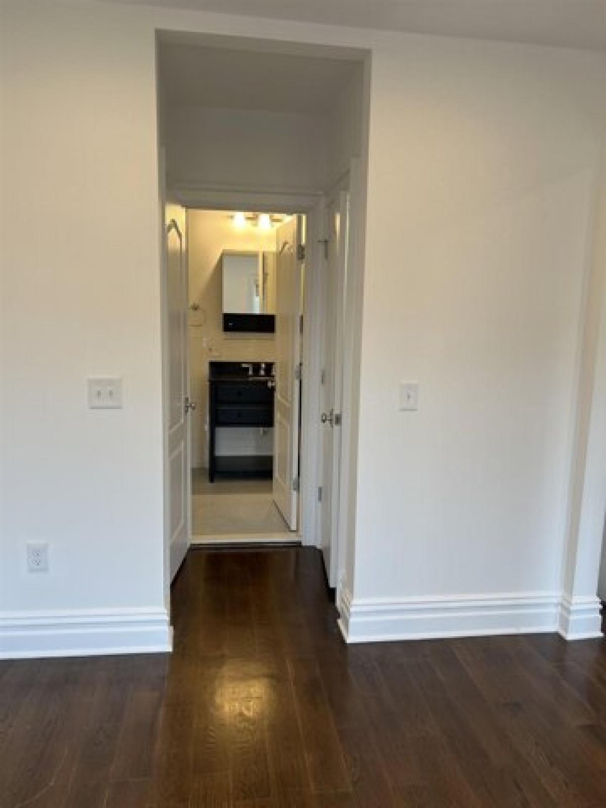 Picture of Home For Sale in Jersey City, New Jersey, United States