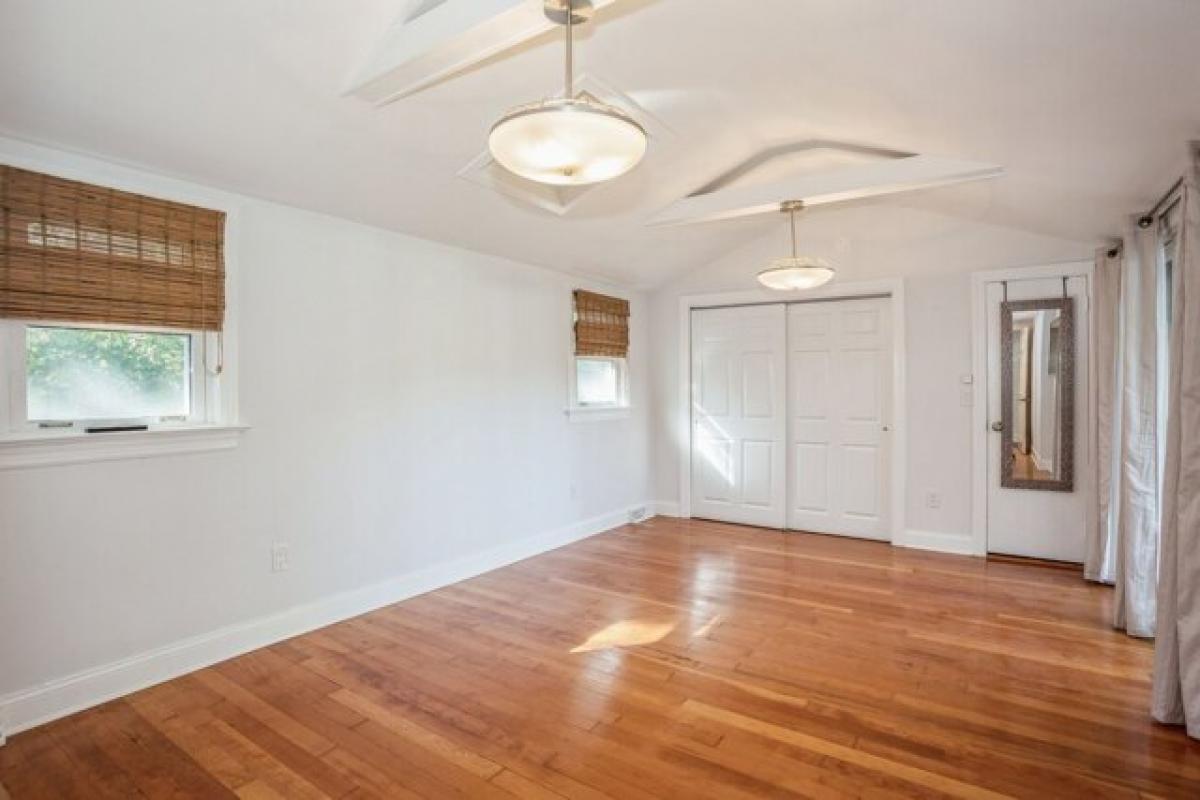 Picture of Home For Sale in Southampton, New York, United States