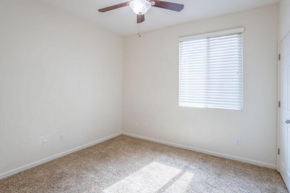 Picture of Home For Sale in Visalia, California, United States